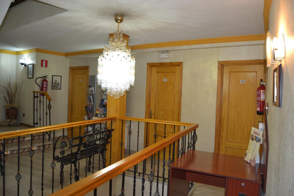 Hostal Don Juan I 알칼라데에나레스 외부 사진